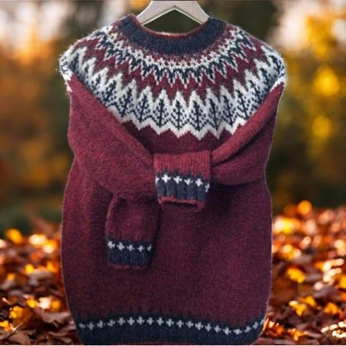 Saar – Warm Sweater with Classic Shoulder Design